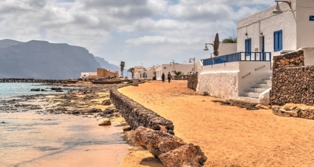 la-graciosa-caleta-de-sebo-coast