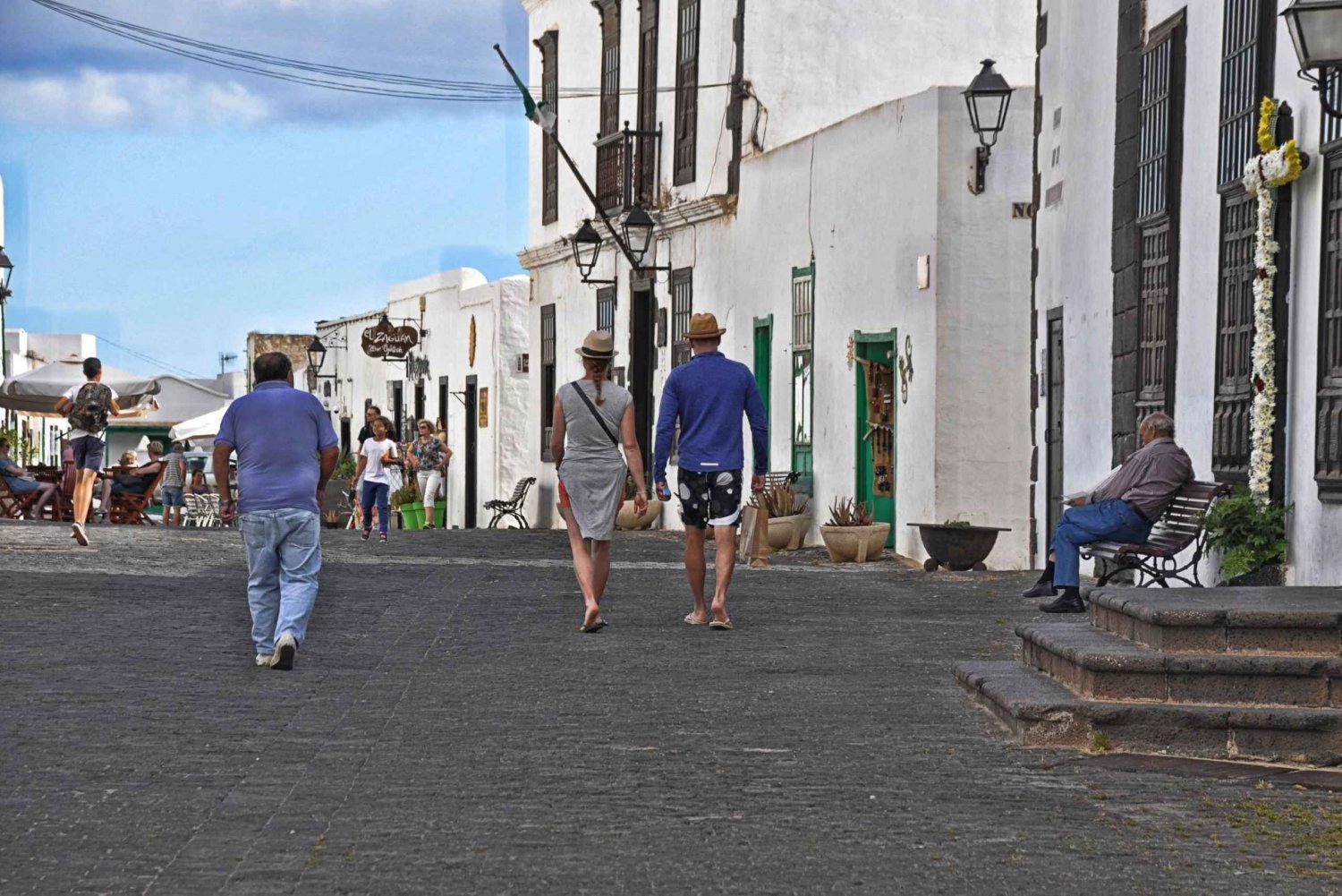 teguise-market-and-cesar-manrique-foundation-tour-3955798